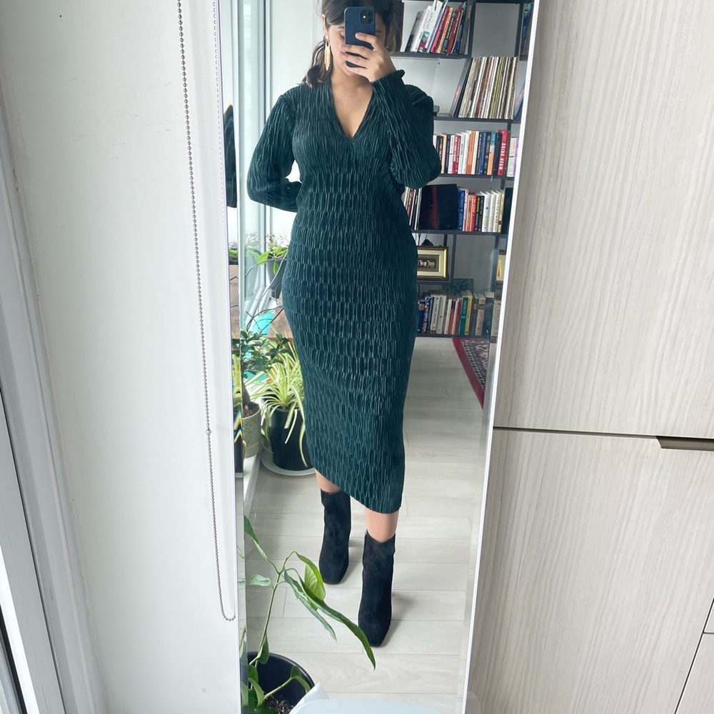 PLEATED MIDI DRESS GREEN